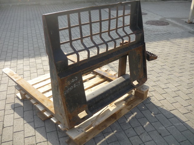 CAT 236B raklapvilla (4).JPG